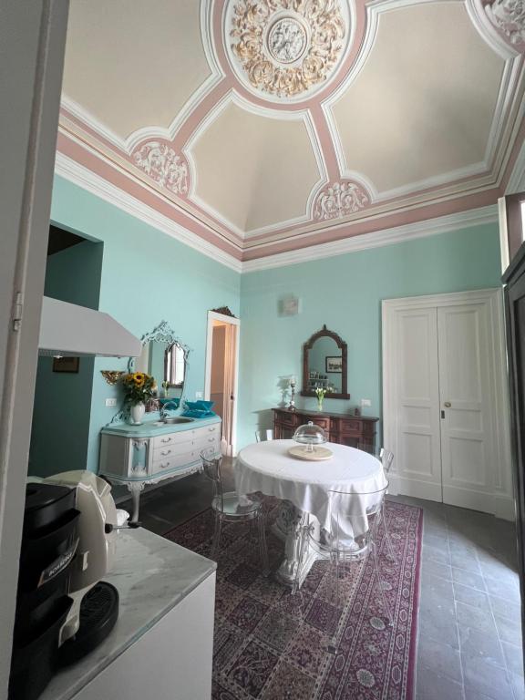 Łóżko lub łóżka w pokoju w obiekcie Sofia Katane Suites