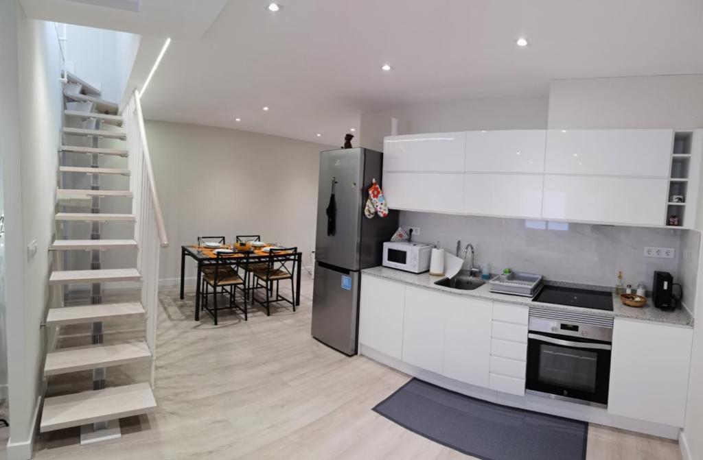 Kuchyňa alebo kuchynka v ubytovaní BARCELONA DUPLEX DE 3 HABITACIONES
