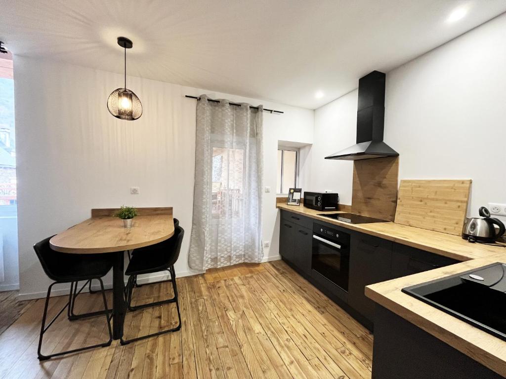 Kuchyň nebo kuchyňský kout v ubytování Le Patio - Vallée d'Aspe