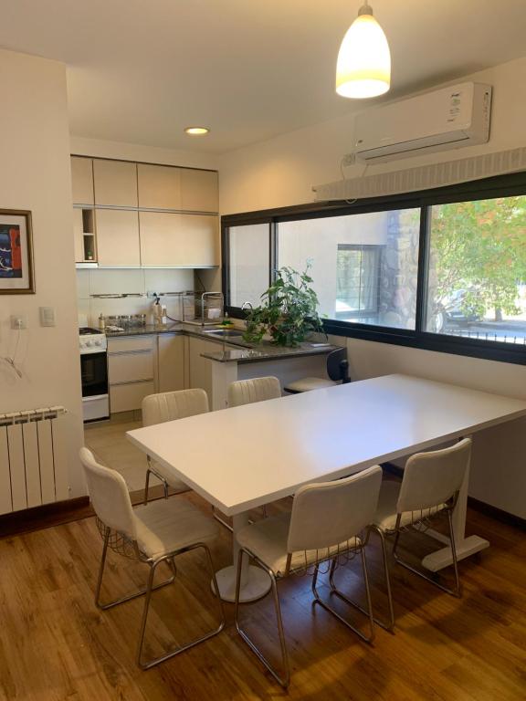 Dining area sa apartment