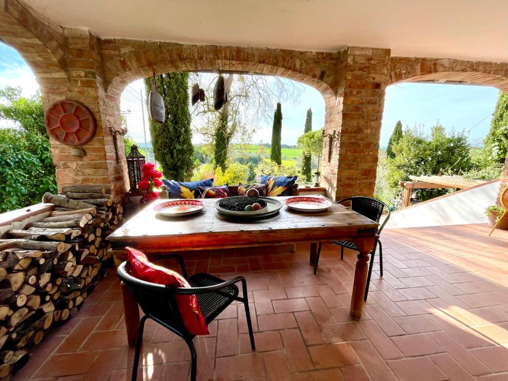 Część wypoczynkowa w obiekcie Magical villa, breathtaking views, large private garden and olive grove - in a cool village on the Umbria Tuscany Border