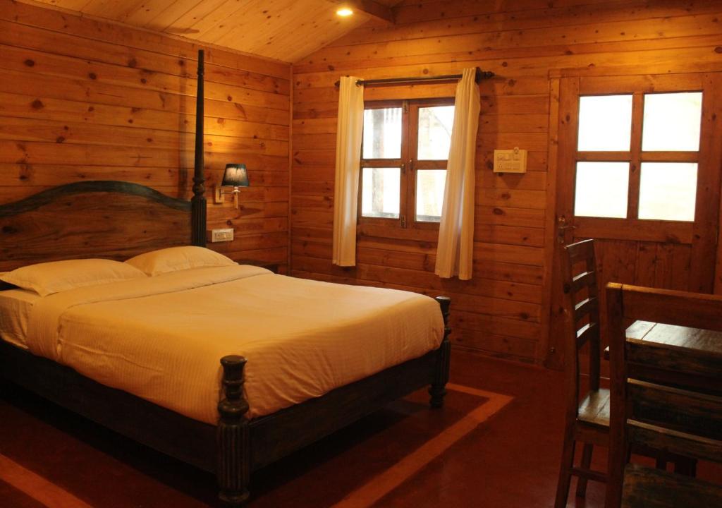 Postel nebo postele na pokoji v ubytování LOTUS feet BEACH RESORT Morjim