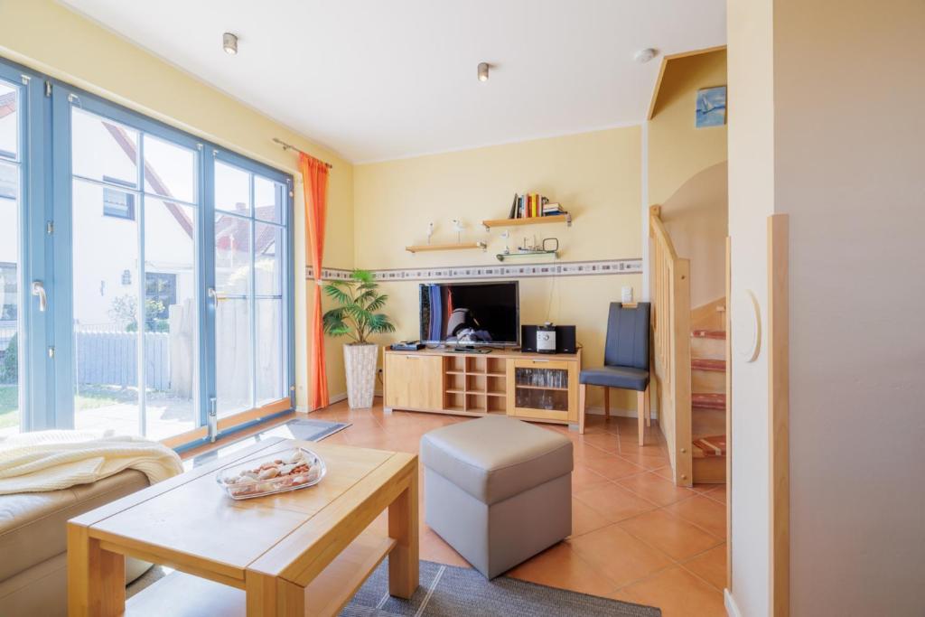 a living room with a couch and a table at Bella Mare in Zingst