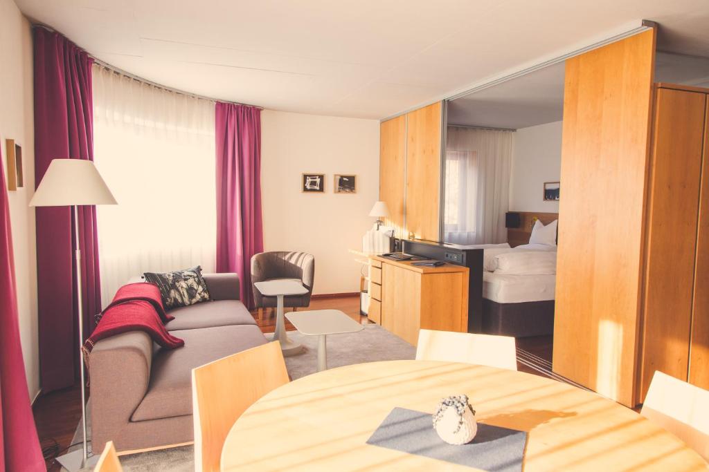Postel nebo postele na pokoji v ubytování Quality Hosts Arlberg - Hotel ANTON