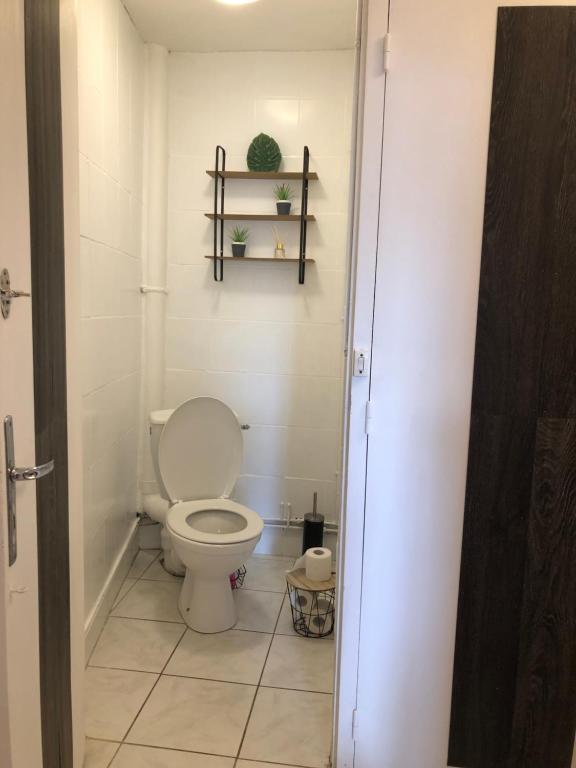Salle de bains dans l'établissement L'étape II