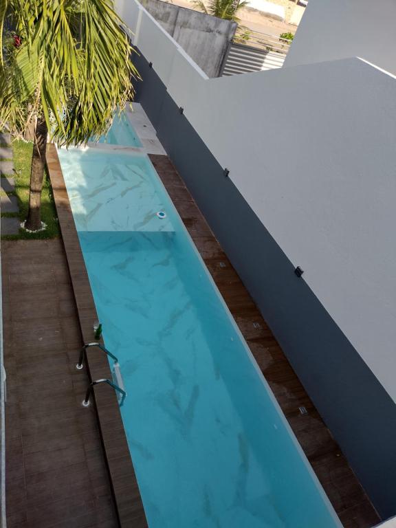 an overhead view of a swimming pool in a house at Casa encantadora com piscina prainha e SPA in João Pessoa