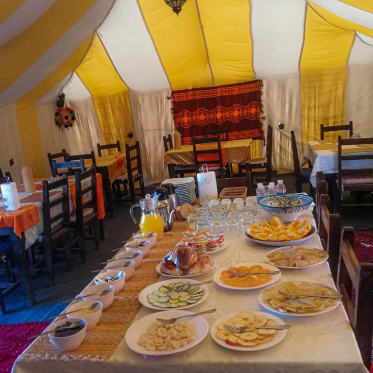 Jídlo v luxury tent nebo okolí