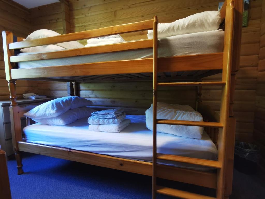 Postel nebo postele na pokoji v ubytování Shore Lodge
