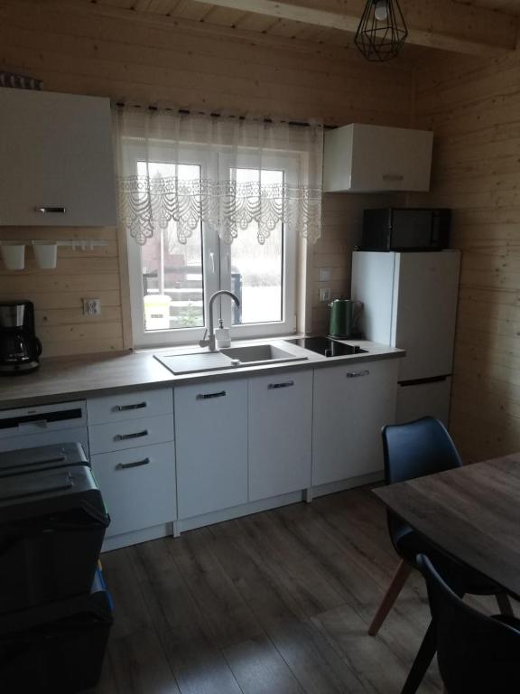 Kuchyňa alebo kuchynka v ubytovaní Domek Marcel Roztocze