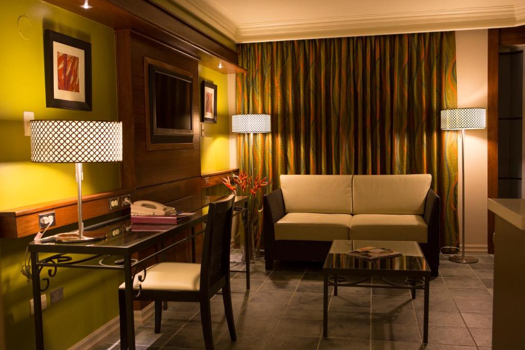 Uma área de estar em Kapok Hotel