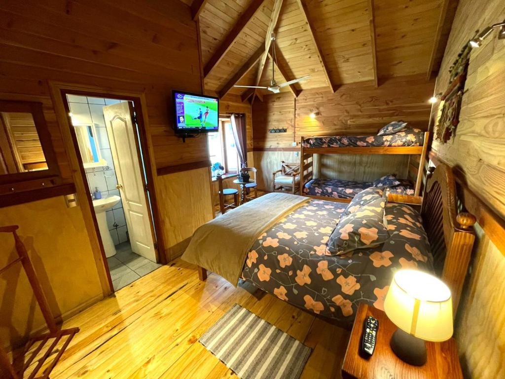 Postel nebo postele na pokoji v ubytování Hostal Pucon Sur