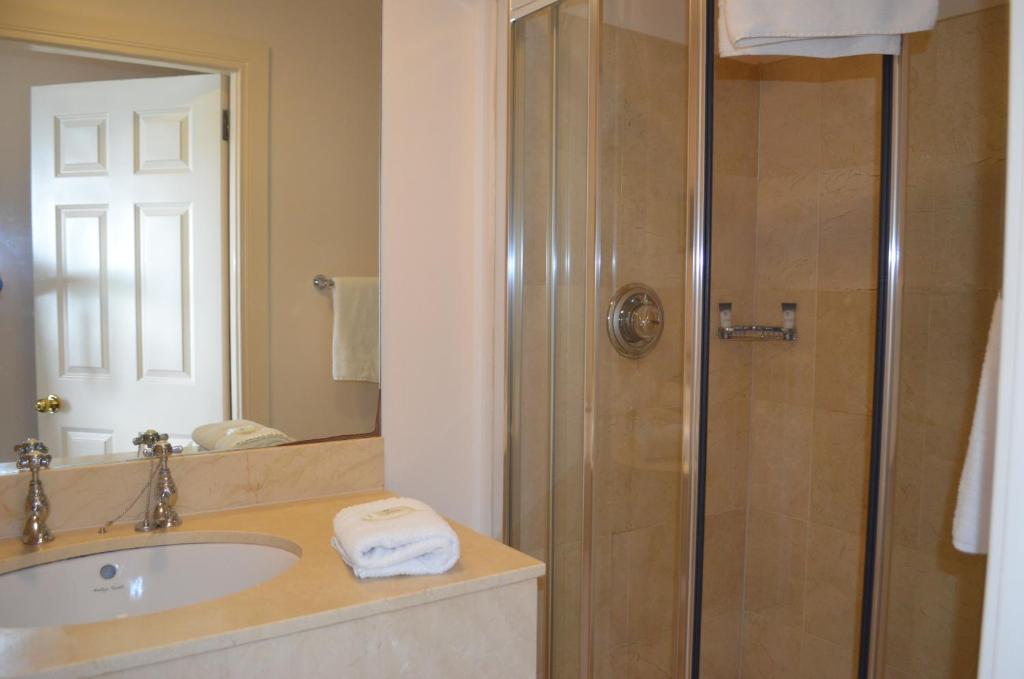Vannituba majutusasutuses The Cliff House Hotel