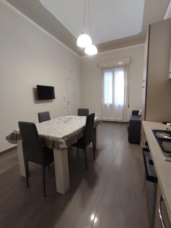 Televízia a/alebo spoločenská miestnosť v ubytovaní Casa Violetta