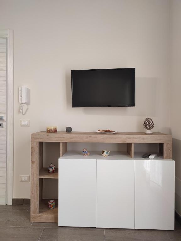 Televízia a/alebo spoločenská miestnosť v ubytovaní Casa Violetta