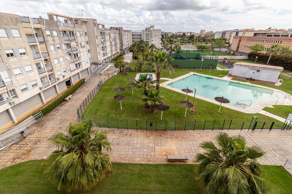 Bazén v ubytování Allo Apartments Europa I Parking Piscina Padel 3 Habitaciones nebo v jeho okolí
