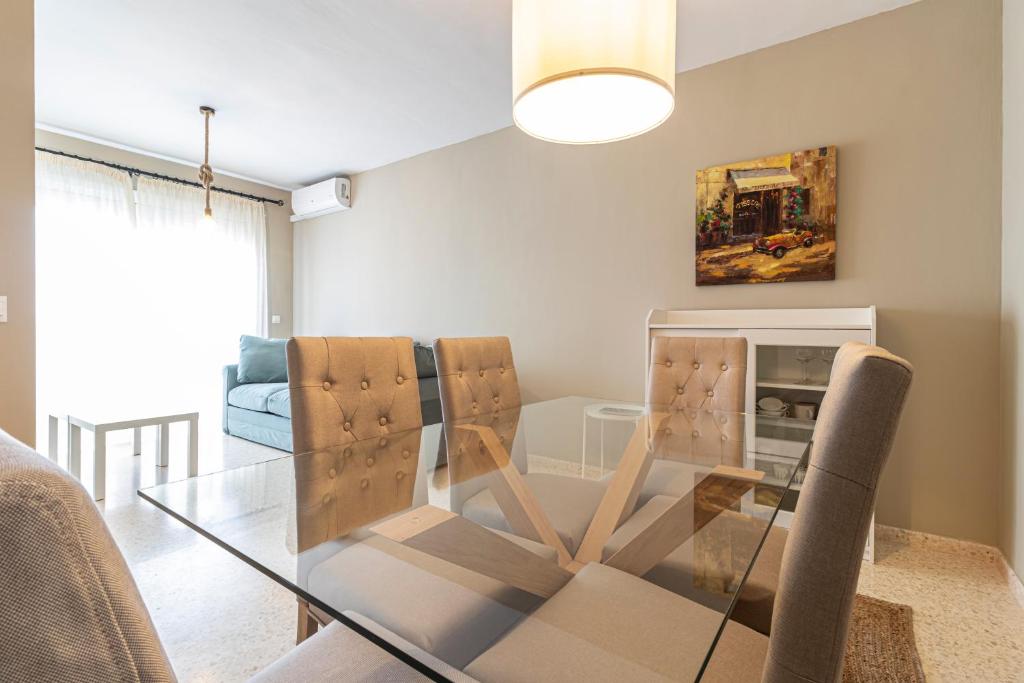Posezení v ubytování Allo Apartments Europa I Parking Piscina Padel 3 Habitaciones