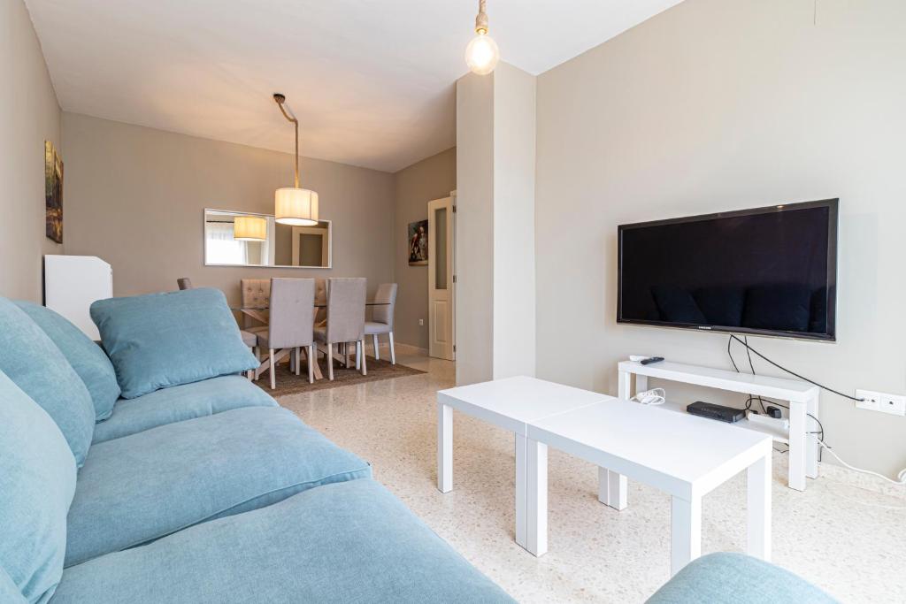 TV a/nebo společenská místnost v ubytování Allo Apartments Europa I Parking Piscina Padel 3 Habitaciones