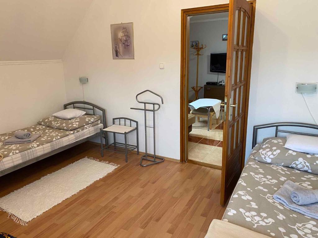 Zdjęcie z galerii obiektu Apartment in Gyenesdias - Balaton 18867 w Gyenesdiás