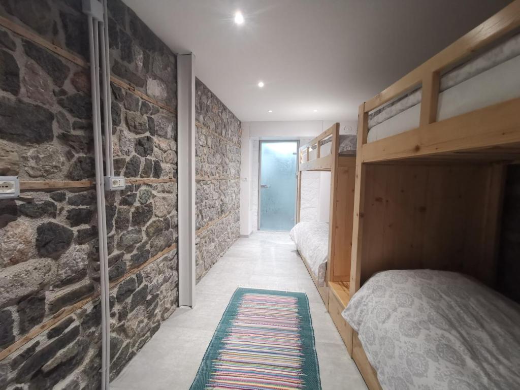 Postel nebo postele na pokoji v ubytování VILA RIRA - Rrajcë, Shebenik