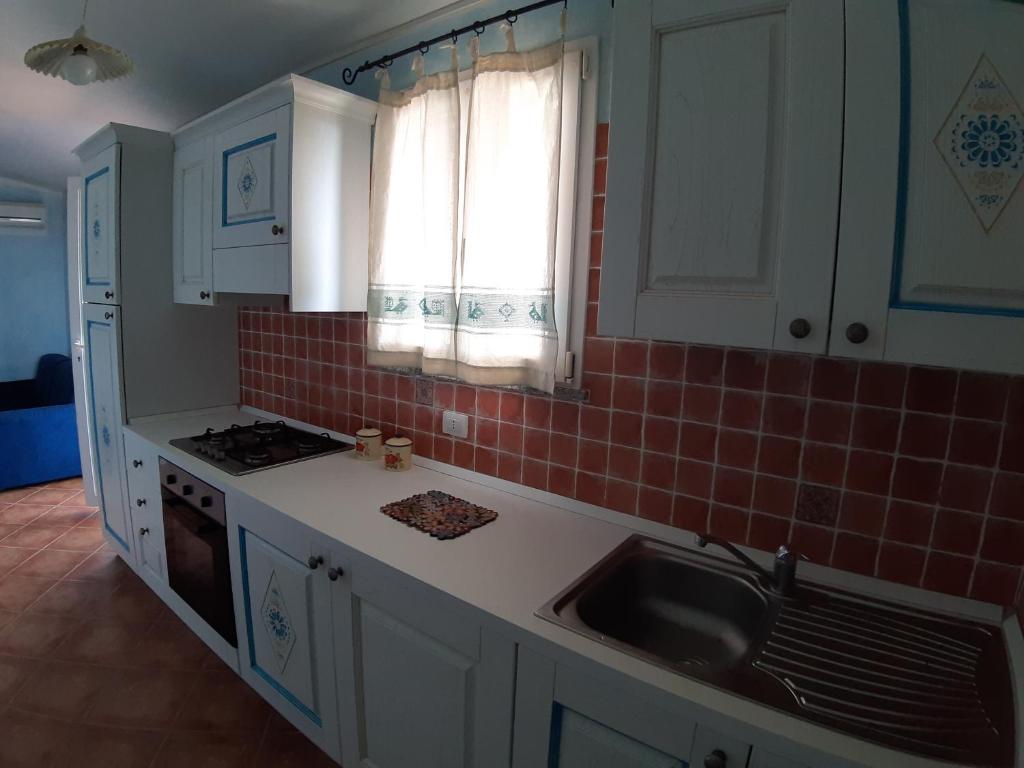 A kitchen or kitchenette at Le pavoncelle 1