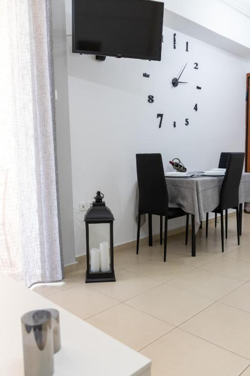 C3 Modern Spartan Apartment - 9