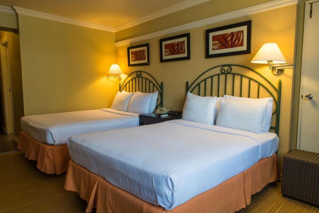 Uma cama ou camas num quarto em Kapok Hotel