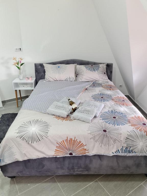 Postel nebo postele na pokoji v ubytování Apartman Sofija Divcibare