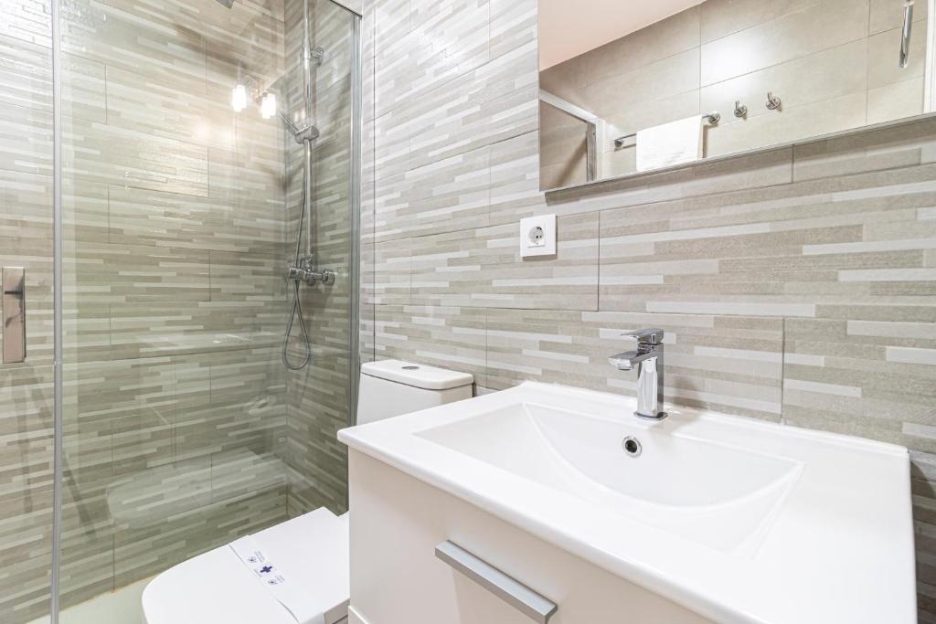 Kúpeľňa v ubytovaní Allo Apartments Plateros Centro Jacuzzi Comunitario
