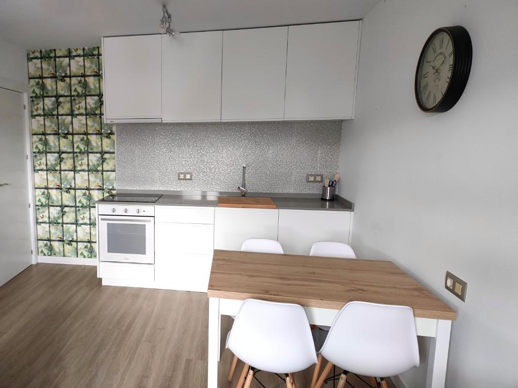 A kitchen or kitchenette at Second Home Arzúa apartamentos