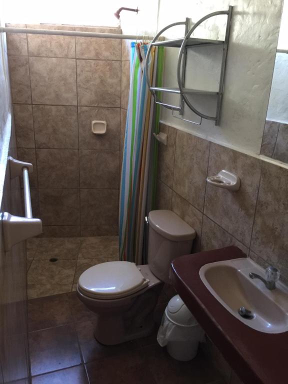 Koupelna v ubytování Casa Máncora Guesthouse
