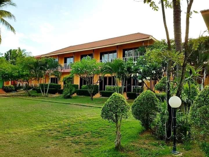 Zahrada ubytování Pranmanee Beach Resort