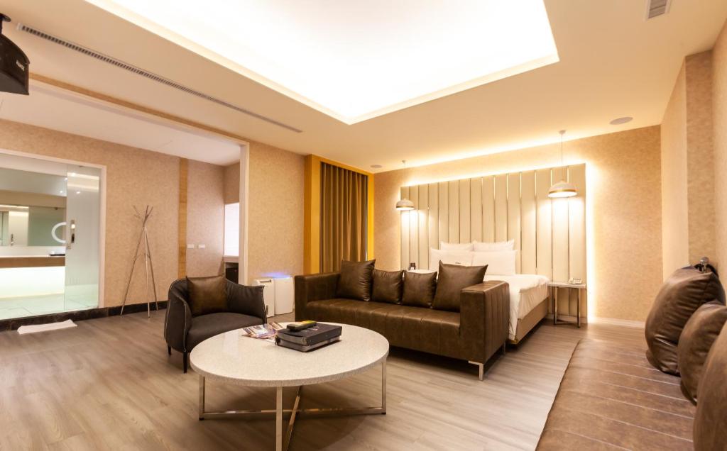 Posezení v ubytování Six Star Motel-Zhongli