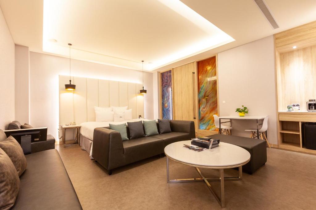 Posezení v ubytování Six Star Motel-Zhongli