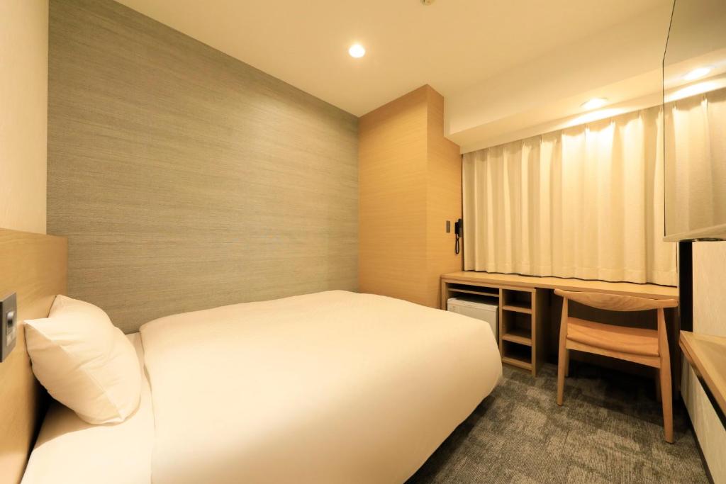 Postel nebo postele na pokoji v ubytování Via Inn Prime Akasaka