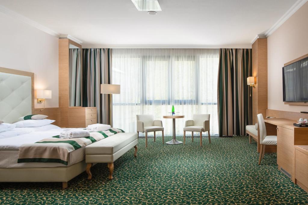 Postel nebo postele na pokoji v ubytování Grandhotel Nabokov