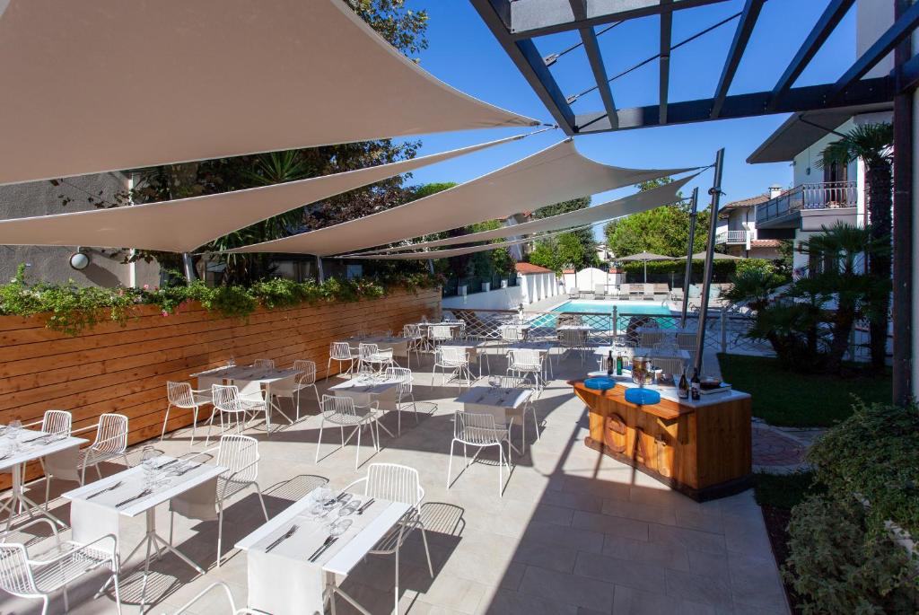 Bazén v ubytování Hotel Tarabella nebo v jeho okolí