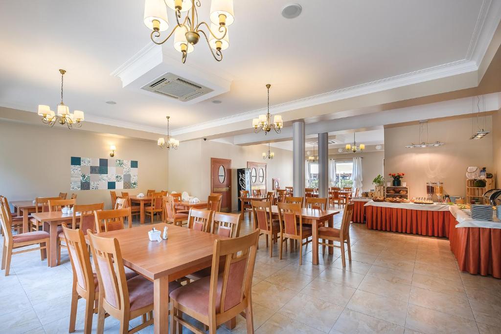 Restaurace v ubytování Dom Wypoczynkowy Rejs