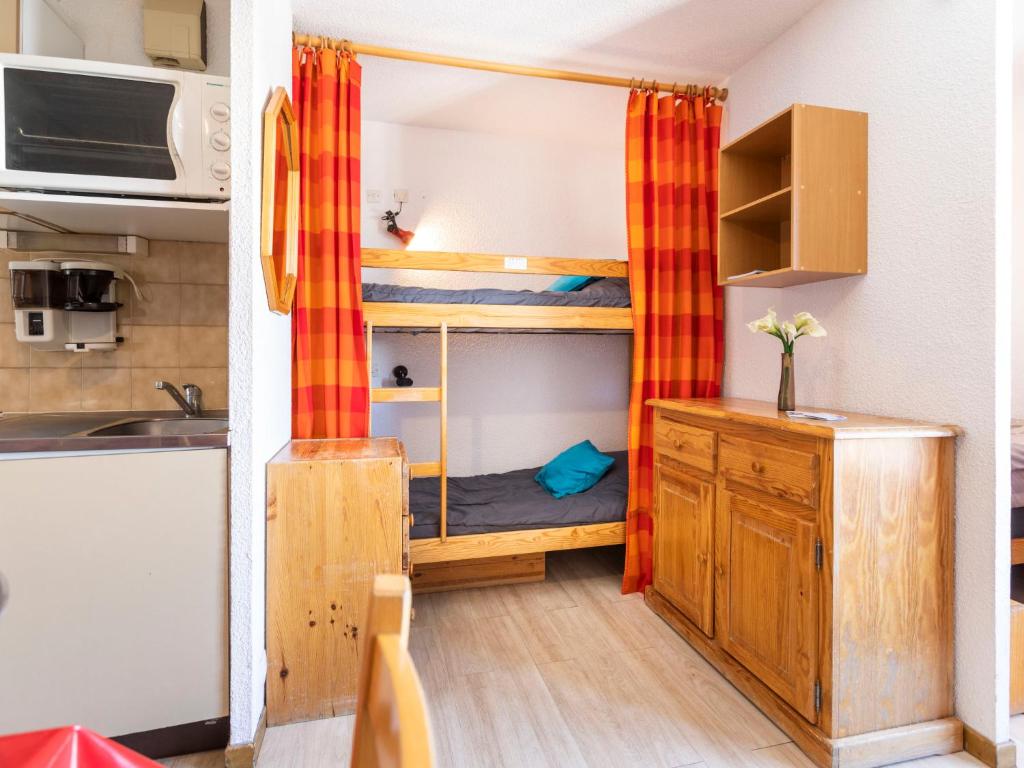 Kuchyň nebo kuchyňský kout v ubytování Apartment Cime de Caron 2207 by Interhome