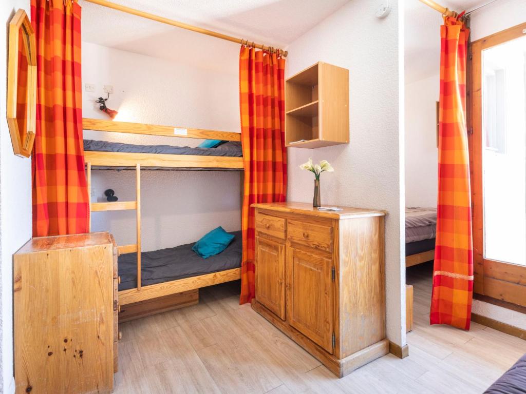 Kuchyň nebo kuchyňský kout v ubytování Apartment Cime de Caron 2207 by Interhome