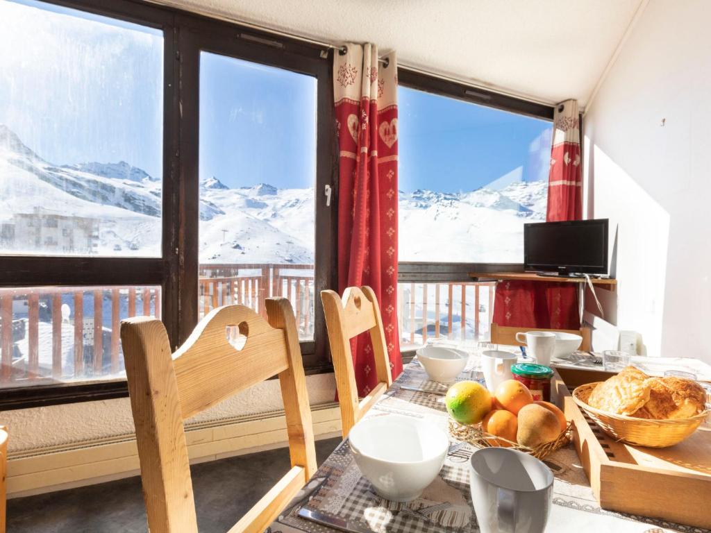 Apartment Trois Vallées 517 by Interhome
