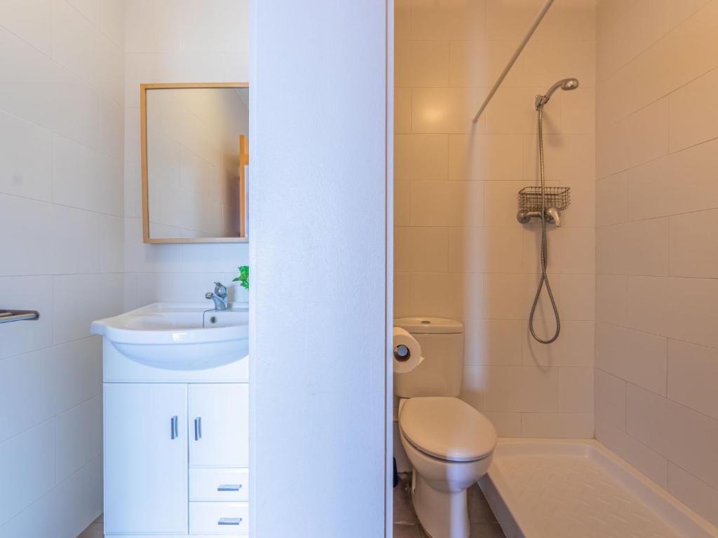 A bathroom at Apartment Terecel Salou-14 by Interhome