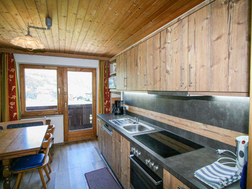 Kuchyň nebo kuchyňský kout v ubytování Holiday Home Hussl by Interhome