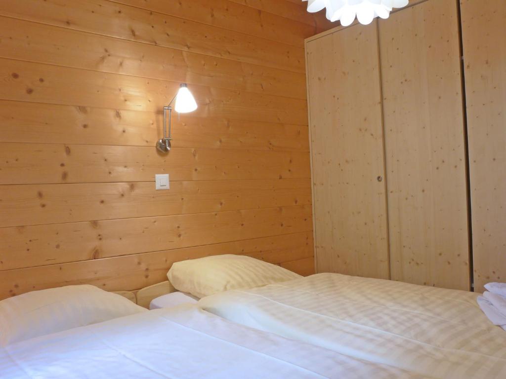 Postel nebo postele na pokoji v ubytování Apartment Alpina Apt- CH by Interhome