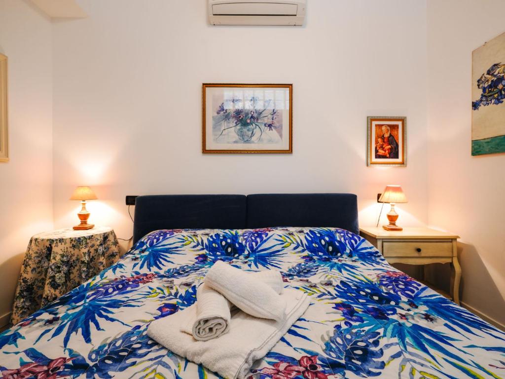 Łóżko lub łóżka w pokoju w obiekcie Apartment Marta by Interhome