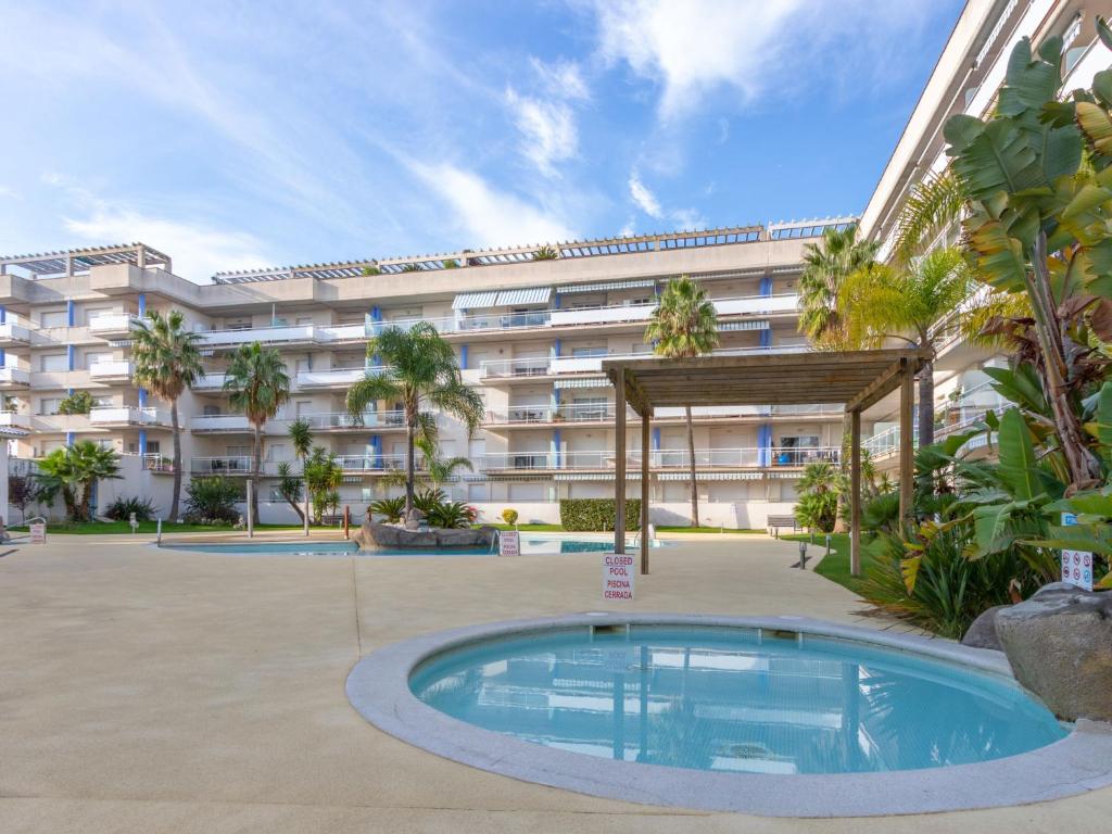 Bazén v ubytovaní Apartment Port Canigó-8 by Interhome alebo v jeho blízkosti