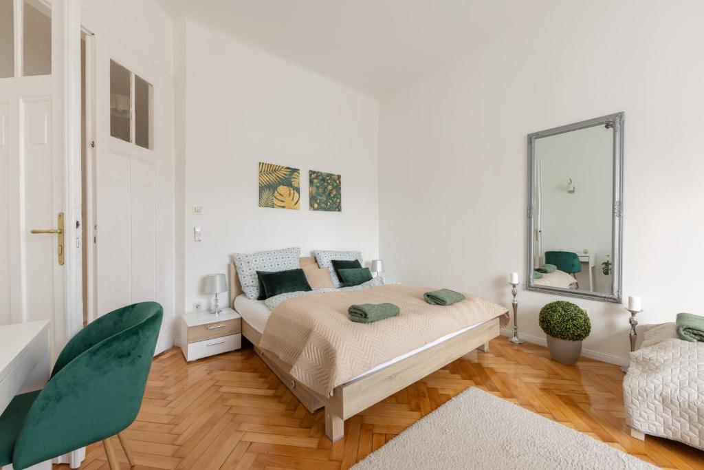 Posteľ alebo postele v izbe v ubytovaní Corvin Residence