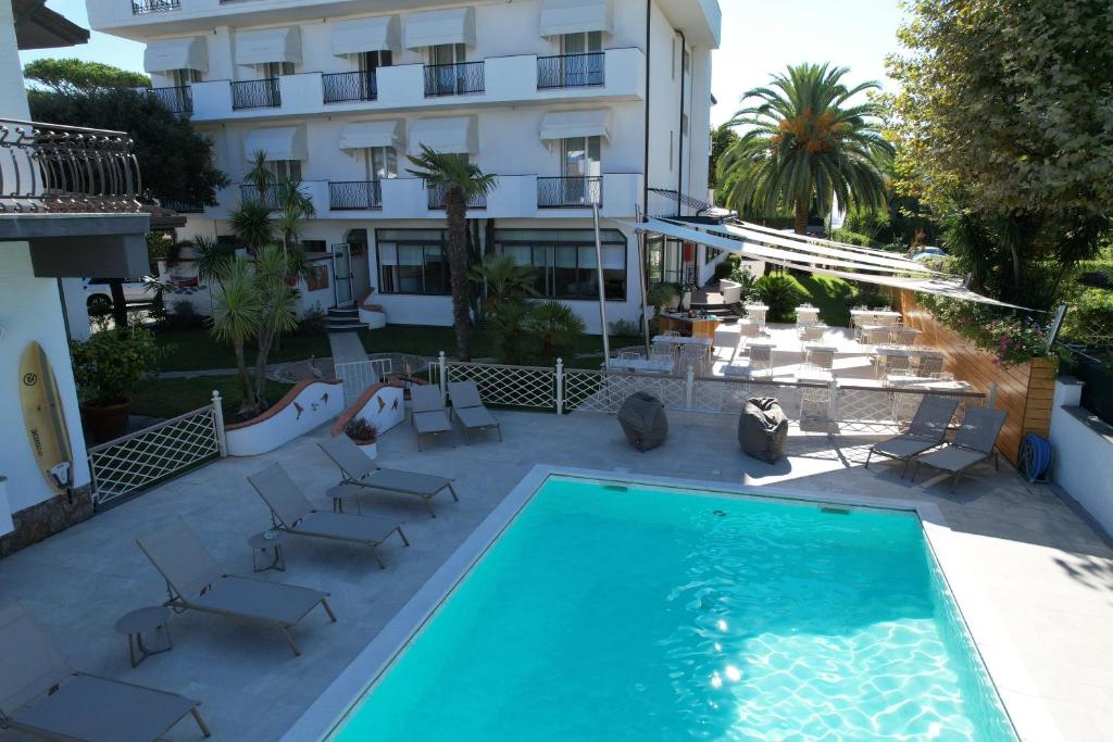Bazén v ubytování Hotel Tarabella nebo v jeho okolí