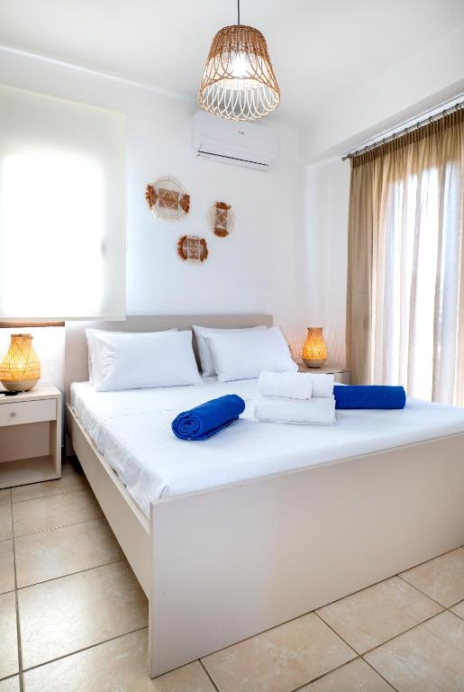 Łóżko lub łóżka w pokoju w obiekcie Memi Beach front Villa