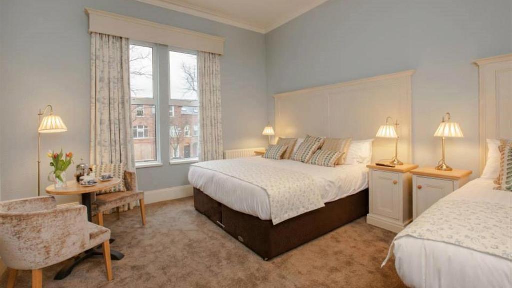 Gregory by the Warren Collection - Resim 2