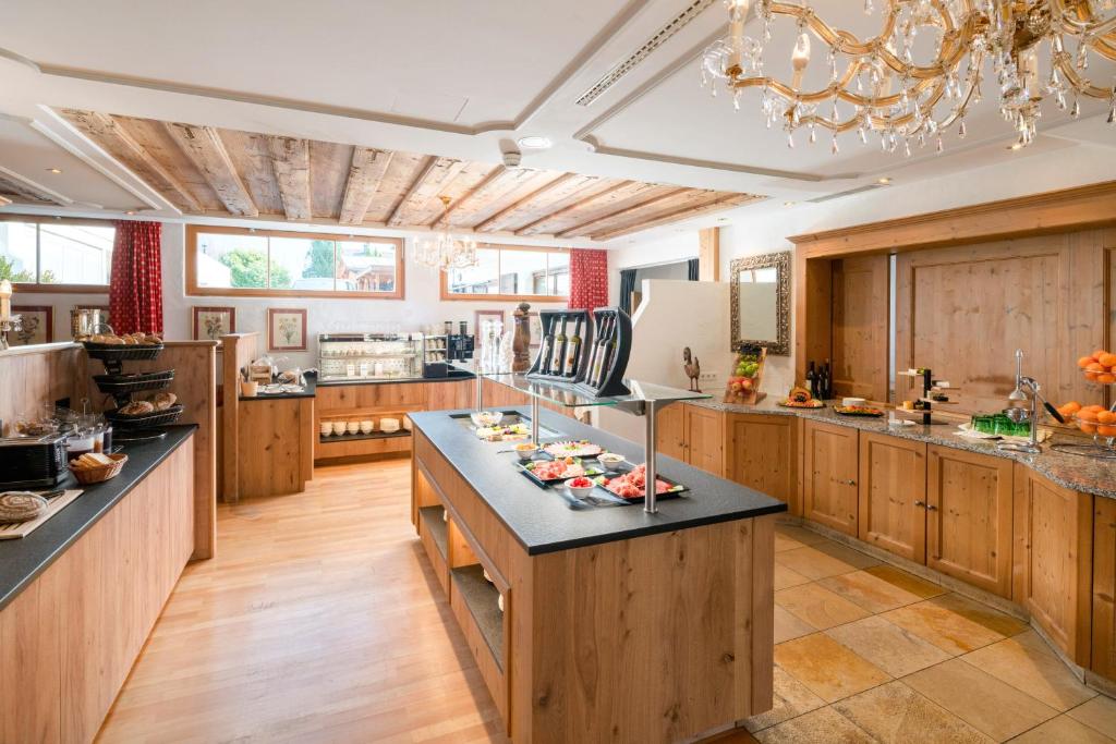 Kuchyň nebo kuchyňský kout v ubytování Hotel Gasthof Adler